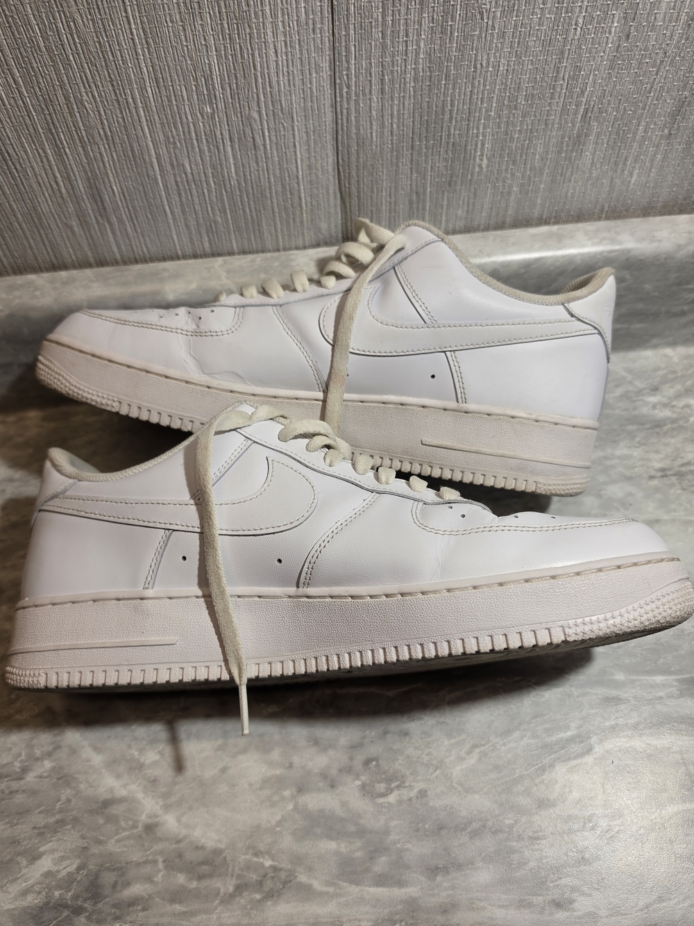 Nike Men's White Low-Top Leather Sneakers - S53